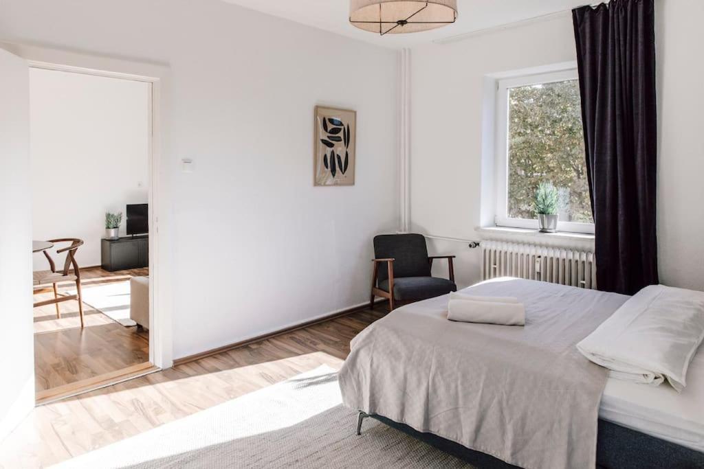 Komplett Neu: 2-Zi Zentral Im Altbau. 24H-Checkin Kiel Bagian luar foto