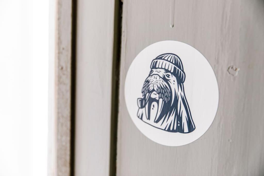 Komplett Neu: 2-Zi Zentral Im Altbau. 24H-Checkin Kiel Bagian luar foto